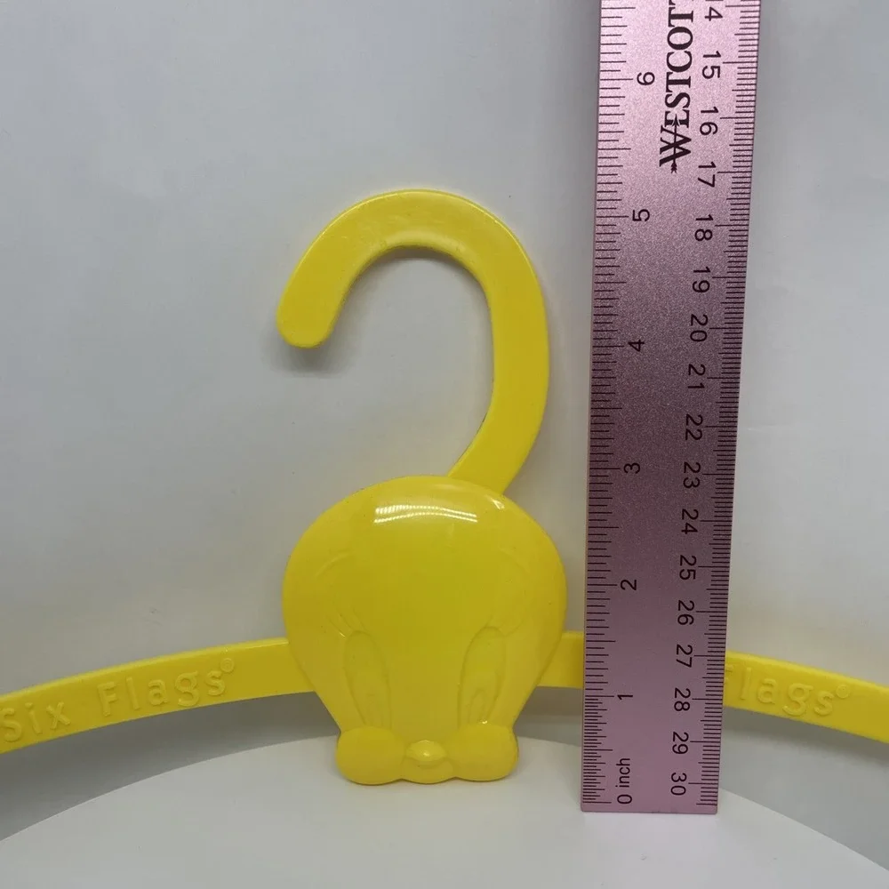 Tweety Bird Hanger Six Flags Magic Mountain Souvenir Warner Brothers 1998Plastic